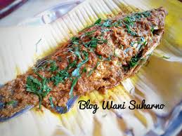 Bakar belacan menggunakan api / bakar dalam oven hingga naik bau. Ikan Siakap Bakar Berempah Harum