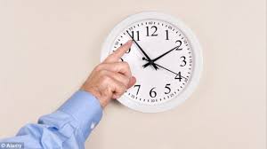 Ora se schimbă de două ori pe an, o dată se trece la ora de iarnă și o dată se trece la ora de vară. Cand Se SchimbÄƒ Ora Noaptea In Care Trece La Ora De IarnÄƒ 2018 In AceastÄƒ ToamnÄƒ Publika Md Aici Sunt È™tirile