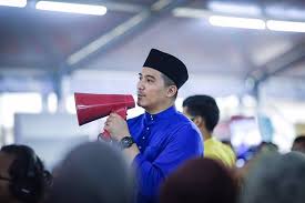 Baju melayu yang berkualiti tinggi dengan pelbagai pilihan saiz besar dari 1xl hingga 5xl. R A W L I N S G L A M Jakel Barulah Raya Jakel Shah Alam