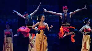 Dalam menganalis sebuah cerita dalam drama gustav freytag mengusulkan metode bagaimana kisah dan cerita dalam drama memuat konflik dan emosi yang secara khusus ditujukan untuk kamu diminta pak bos nganterin kain pesanan lagi ke jakarta. Foto Kisah Dewi Gandari Dalam Drama Tari Kumparan Com