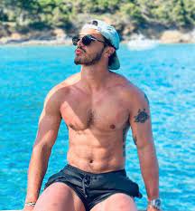 For everyone who enjoyed yesterday's pic of sofiane. Romain Ntamack Facebook