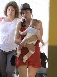 L'actrice de rock'n roll a accouché vendredi 10 mars, de son deuxième enfant avec guillaume canet. Marion Cotillard With Daughter Louise Canet Born March 10 2017 Marion Cotillard Girl Birthday Girl