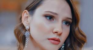 In 2005, she came to istanbul for her father's job. Alina Boz Annesi Olga Boz Ile Verdigi Poza Ne Yazdi