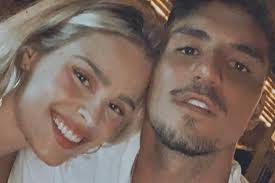 A modelo yasmin brunet não gostou nada de ver o namorado, o surfista gabriel medina, ficar de fora do pódio nos jogos olímpicos de tóquio e fez uma live demonstrando sua indignação. Pin Em Casais Pftosss
