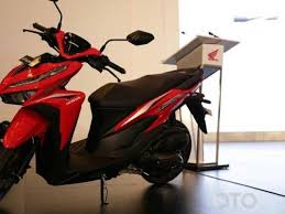 Bisa disebabkan dikarenakan di tinggal pacar, dicuekin pacar, dikhianati pacar, atau masih banyak kasus yang lain yang lebih berat berasal dari. Harga Beda Tipis Mending Honda Scoopy Atau Vario 125 Otomotif Liputan6 Com