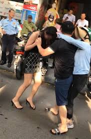 Nữ diễn viên kể khi tham gia bộ phim thương con cá rô đồng, cô bị mất giọng vì phải đóng những cảnh la hét, giằng co. Co Gai Bá»‹ Ä'anh Ghen Tren Phá»' Ly Nam Ä'áº¿ Co Máº·t Táº¡i Chung Káº¿t Cuá»™c Thi Hoa Háº­u Gay Xon Xao