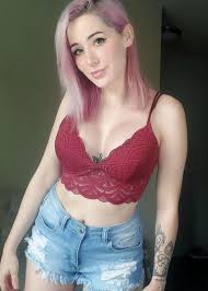 ItsLeslieTwitch - Free pics, galleries & more at Babepedia