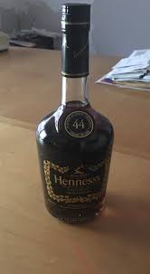 Hennessys pure white cognac is a light, fresh and fruity young cognac designed for easy drinking on the rocks and in cocktails. Unopened Barack Obama Hennessy 44th Edition How Much Is It Worth Drinks Planet