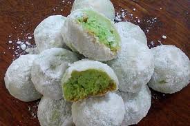 Adonan yang terlalu besar bisa menyebabkan matang yang tidak merata. Resep Putri Salju Pandan Dan Cara Membuatnya Yang Lembut
