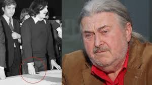 Podepsal, nebo nepodepsal antichartu? O tom byl jeden ze zásadních  rozhovorů DVTV s Františkem Ringo Čechem o fotografii, na které spolu s  Ji​řím​ Schelinger​em ​antichartu​ už téměř podepisuje. Ale