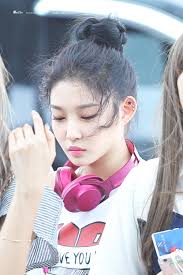 Pin By Nine On Chungha Cute Ear Piercings Ear Piercings Kpop Girls