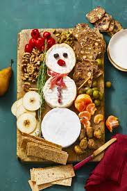 Here are 50 easy christmas appetizer recipes, from festive olive christmas trees and baked brie appetizers, to cheese boards, caprese wreaths and dips. 65 Best Christmas Appetizers 2020 Easy Recipes For Christmas Party Apps