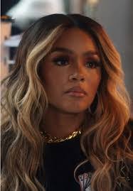 Kiana Kirk's Instagram, Twitter & Facebook