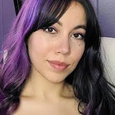 Violet Sinclair's Instagram, Twitter & Facebook