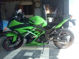 Warna hijau ninja ss, hadir dengan 3 varians warna yaitu hijau, merah dan hitam. Kawasaki Ninja 250 Se Uchiha