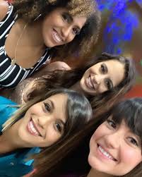 Daria tanto por estar de regreso a Puerto Rico con mis hermanas Azul!  ¡Cuanto las extraño! Ya pronto estaremos juntas! ¿Donde nos quieren ver? 💙  I'd give anything to be back with