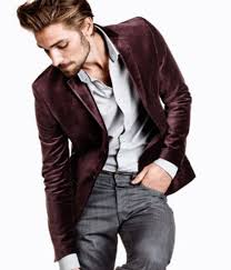 Men What To Wear To New Year S Eve Party Cocktail Attire Men Mens Outfits Burgundy Velvet Blazer