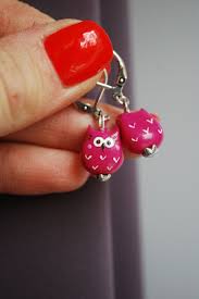 Boucles D Oreilles Chouettes En Pate Fimo Rose Fuschia Boucles D Oreille Par Fildanges Bijoux Fimo Bijoux En Argile Bijoux Pate Fimo
