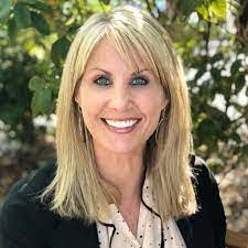 Amanda Reger's Instagram, Twitter & Facebook