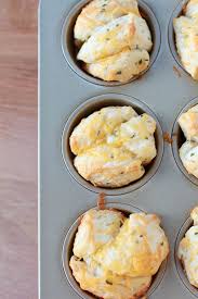 How To Make Easy Homemade Cheesy Garlic Pull Apart Biscuits Recipe Biscuit Recipes Dinner Pilsbury Biscuit Recipes Grand Biscuit Recipes