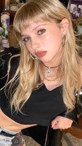 Alyssa Weldon's Instagram, Twitter & Facebook