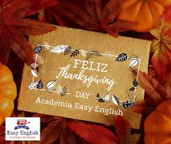 Tradicionalmente se utiliza el pavo para celebrar el día de acción de gracias, acompañado con batata dulce, gravy, pastel de calabaza, y pastel de manzana, entre otros. Facebook