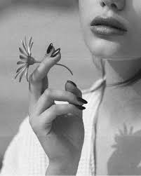 Black And White Relationship Aesthetic Pin By Lisetteirie On Tumblr Pics Black And White Photo Wall Black And White Aesthetic Black And White Flowers