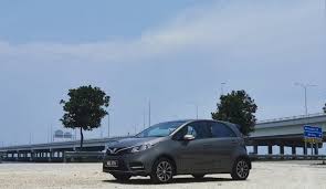 Terdapat beberapa skrew yang longgar pada bahagian dalam.hantar ke b. Pandu Uji Perodua Iriz Versi Sporti Persona