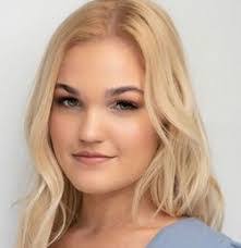 Emma Gunn's Instagram, Twitter & Facebook