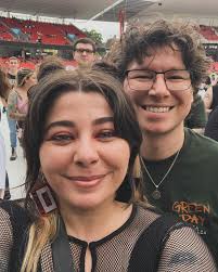 Kat Mortimer (@katsfootsteps) • Instagram photos and videos