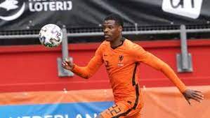 Knolls of dumfries street light project. Fc Bayern Mit Knaller Transfer Niederlandischer Nationalspieler Vor Unterschrift Fussball