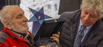 Cesare maestri, nato a trento nel 1929, rimase orfano di madre all'età di 7 anni. F9qpy1cxkriimm