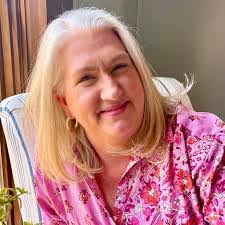 Elizabeth Schmelter's Instagram, Twitter & Facebook