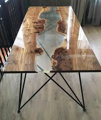 Quand La Table En Bois Et Resine Fait Fureur Dans Notre Interieur Ideo Design De Table Idees De Meubles Table De Resine