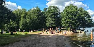 See full list on visitsweden.com Ekhagens Strandbad Badestrand Am Lilla Vartan In Norra Djurgarden Guidebooksweden