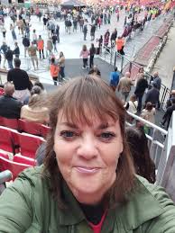 Just got home from Liverpool. What an incredible few days. Met so many  fans, the commraderie has been brillant. The show itself, energetic,  everyone in the band