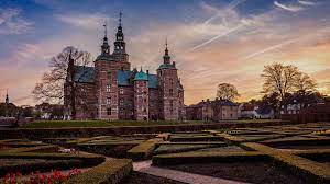 Busses nørreport 14, 184, 185, 5c, 6a, 15e, 150s, 350s Rosenborg Castle In Copenhagen Denmark Windows 10 Spotlight Images