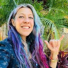 Danyi Deats's Instagram, Twitter & Facebook