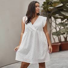 Robes longues commentaires robes en dentelle commentaires robes moulantes commentaires robes rétro vintage commentaires robes de bohème commentaires. Mini Robe Blanche Grande Taille Du 46 Au 52 Look De Femme Ronde