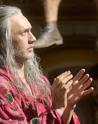 Taika had painted nails in the depression robe era?!? : r/OurFlagMeansDeath