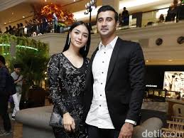 Kali ini pasangan selebritis citra kirana & ali syakieb mencari hiburan dengan nonton film di bioskop. 4 Kisah Cinta Lama Bersemi Kembali Citra Kirana Dan Ali Syakieb