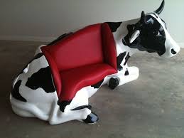 Couch Cow The Latest In The Moooving Art Outdoor Gallery At The Shepparton Art Museum Australian Artists Cow Parade Cow