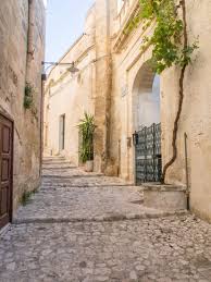 Situata tra puglia e basilicata, matera non è solo la città dei sassi, ma un punto di arrivo per chi percorre il cammino materano: Matera The Most Spectacular City In Italy