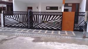 Pada bagian bawahdan atas besi berjajar secara horizontal dan tengahnya didesain sedemkian rupa sehingga membentuk seperi bayangan tanaman yang lebat. Jasa Pagar Besi Minimalis Cipondoh Jasa Laser Cutting