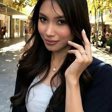 Dear, you really need to get your facts straight if you wanna be talking about others may your family be in good. Pin By Muiz Rosli On Zahirah Mcwilson Beauty Girl Girl Beauty