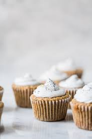 Vegan Lemon Poppy Seed Cupcakes Coconut Frosting Recette Recette Entremet Desserts Vegetaliens Alimentation