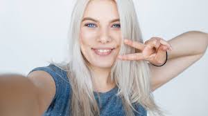 The alkalinity of baking soda helps to open up the hair. How To Dye Your Hair Blonde At Home L Oreal Paris