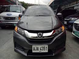 Ele não é compacto e nem médio. 2015 Honda City E Automobilico