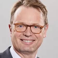 Claudia Heid's Instagram, Twitter & Facebook