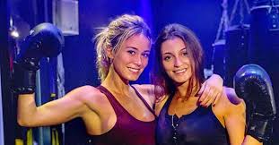 Un allenamento mozzafiato in palestra quello delle due bellissime amiche la conduttrice di dazn diletta leotta e la campionessa della scherma rossella fiamingo, 2 ori mondiali e un argento olimpico nella spada. Diletta Leotta E Rossella Fiammingo Pugili Sexy Operazione Smaltimento Arancini Golssip
